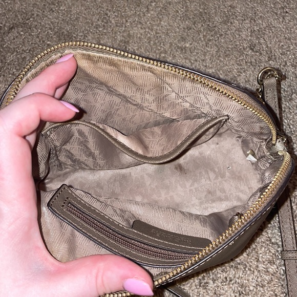 Micheal Kors purse! Gently used and in good condition. - Picture 3 of 3